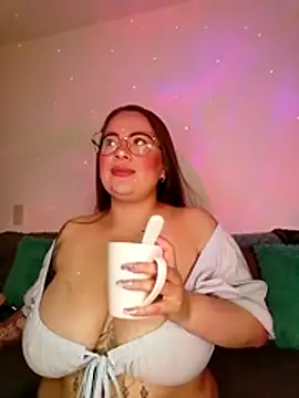 Snapshot of soofy__ chatting on March 17, 2026, 4:28 am soofy online show from March 17, 2026, 4:28 am