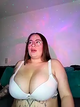 Snapshot of soofy__ chatting on May 5, 2026, 4:42 am soofy online show from May 5, 2026, 4:42 am