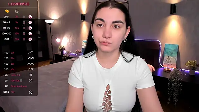 hannacheekss  online show from February 5, 2025, 2:08 am