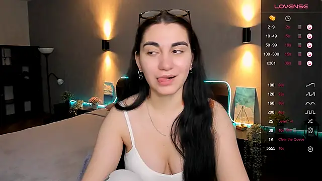 hannacheekss  online show from February 10, 2025, 5:25 am