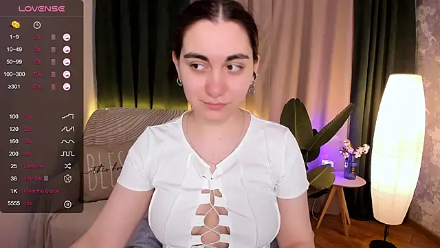 hannacheekss  online show from March 12, 2025, 5:02 am