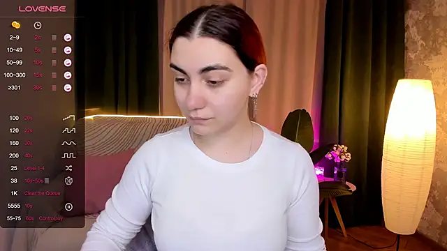 hannacheekss  online show from September 24, 2025, 2:15 am