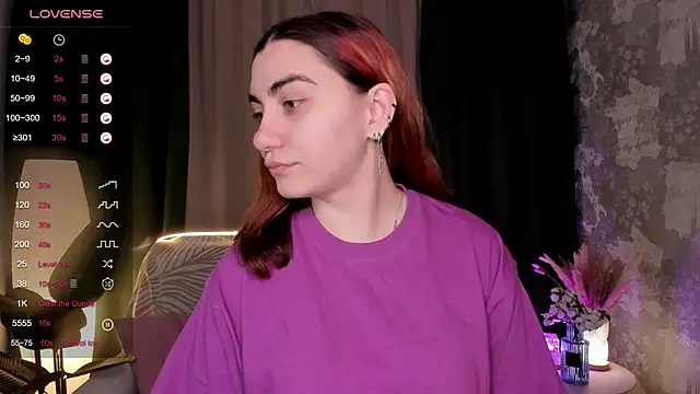 hannacheekss  online show from October 15, 2025, 2:11 am