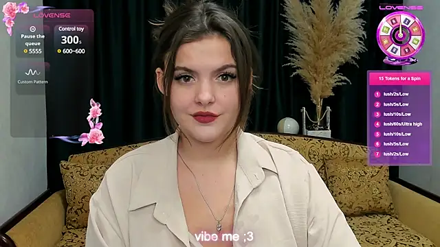 Snapshot of showmeparadise chatting on December 26, 2024, 5:37 am showmeparadise online show from December 26, 2024, 5:37 am