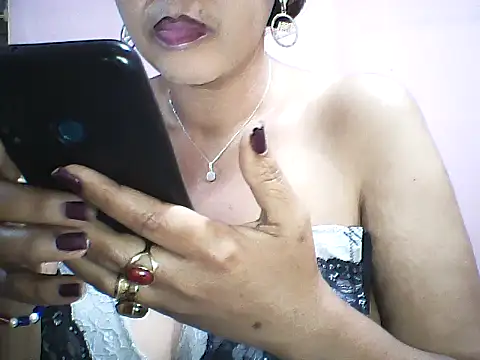 layanah12 online show from September 9, 2025, 6:18 pm