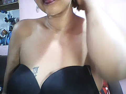 layanah12 online show from September 11, 2025, 6:19 pm