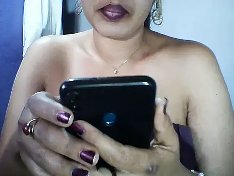 layanah12 online show from October 12, 2025, 6:56 am