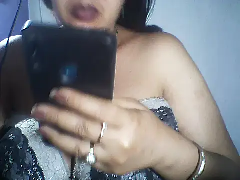 Snapshot of layanah12 chatting on July 15, 2026, 9:42 pm layanah12 online show from July 15, 2026, 9:42 pm