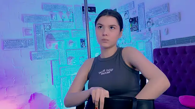 EvaThopson online show from February 7, 2025, 8:11 am