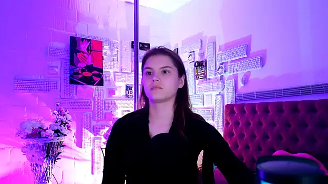 EvaThopson online show from February 13, 2025, 6:48 pm