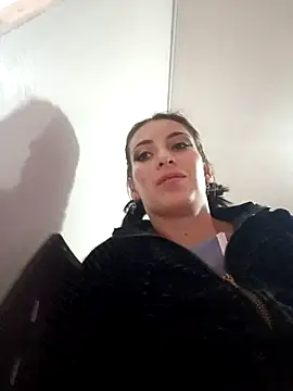 Snapshot of Tefannyy_ chatting on February 26, 2025, 9:27 pm Tefannyy online show from February 26, 2025, 9:27 pm