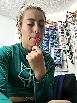 Snapshot of Tefannyy_ chatting on September 15, 2025, 3:34 pm Tefannyy online show from September 15, 2025, 3:34 pm