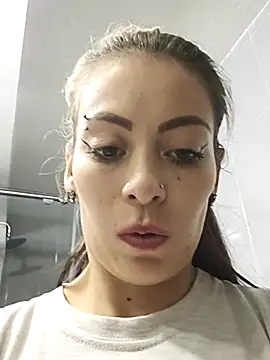 Snapshot of Tefannyy_ chatting on October 7, 2025, 6:05 pm Tefannyy online show from October 7, 2025, 6:05 pm