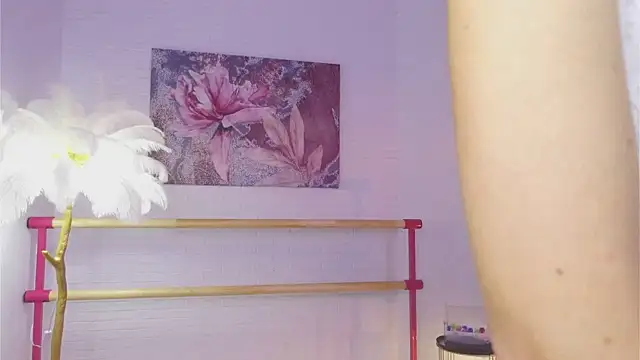 lylylovesyou online show from December 10, 2024, 5:50 am