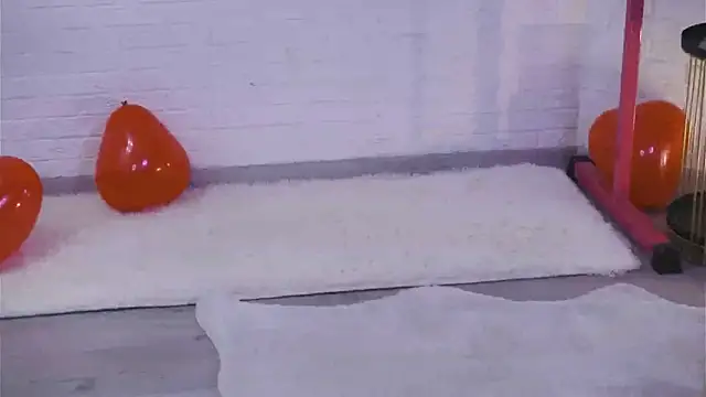 lylylovesyou online show from February 10, 2025, 10:09 am