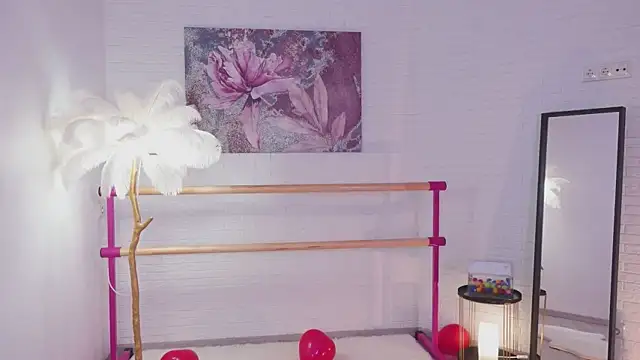 lylylovesyou online show from February 20, 2025, 5:44 am