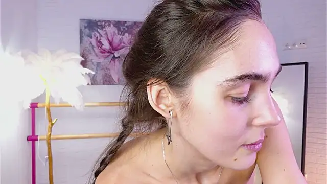 lylylovesyou online show from February 25, 2025, 10:04 am