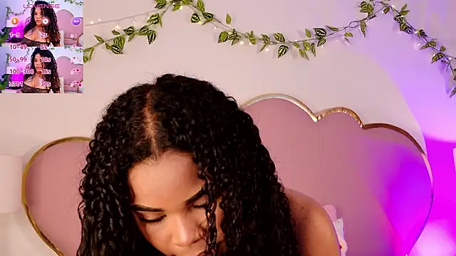 NahiaraReina online show from February 10, 2026, 1:48 pm