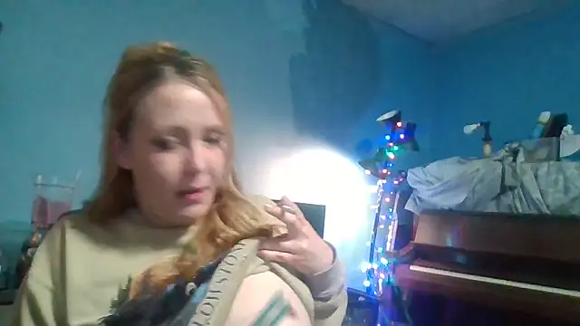 Snapshot of rosequartz chatting on November 5, 2025, 8:47 am rosequartz online show from November 5, 2025, 8:47 am