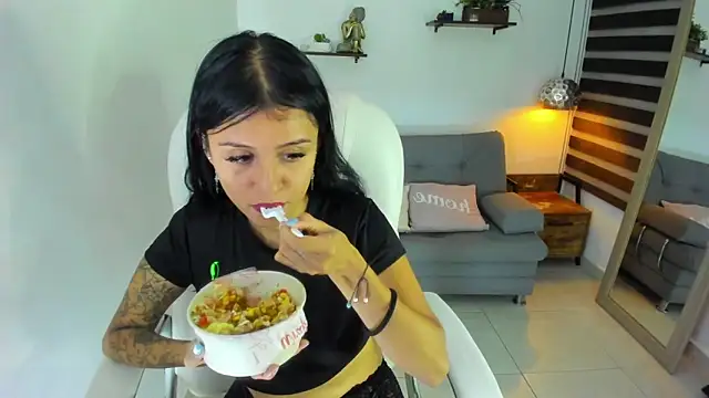 yenny garcia online show from September 13, 2025, 5:35 pm