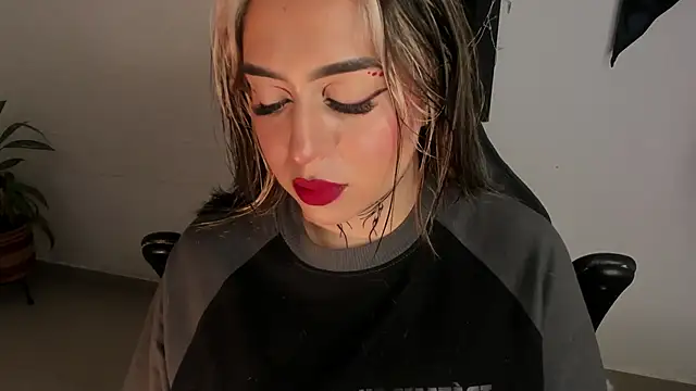 AnnikaMerliahh  online show from January 18, 2026, 1:59 pm