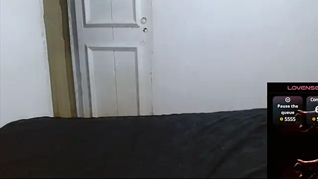 cherrydelioncourt online show from January 5, 2025, 6:46 am