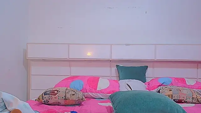 GREATNIPLES online show from November 12, 2025, 10:48 am