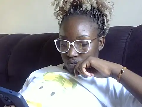 Snapshot of Chichii- chatting on December 15, 2025, 2:10 pm Chichii- online show from December 15, 2025, 2:10 pm