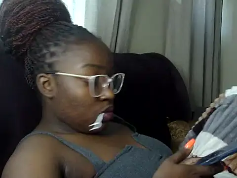 Snapshot of Chichii- chatting on February 12, 2026, 3:29 pm Chichii- online show from February 12, 2026, 3:29 pm