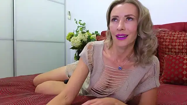 Snapshot of _Maddalena_ chatting on September 28, 2025, 8:47 pm Maddalena online show from September 28, 2025, 8:47 pm