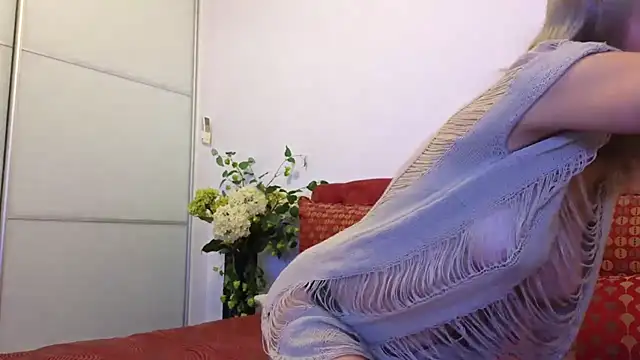 Snapshot of _Maddalena_ chatting on October 9, 2025, 8:40 pm Maddalena online show from October 9, 2025, 8:40 pm