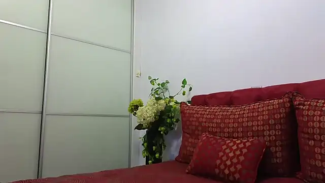 Snapshot of _Maddalena_ chatting on October 21, 2025, 8:31 pm Maddalena online show from October 21, 2025, 8:31 pm