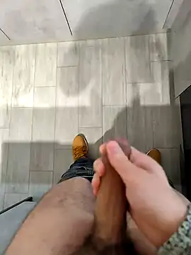 coppiapazza online show from February 7, 2025, 7:38 pm