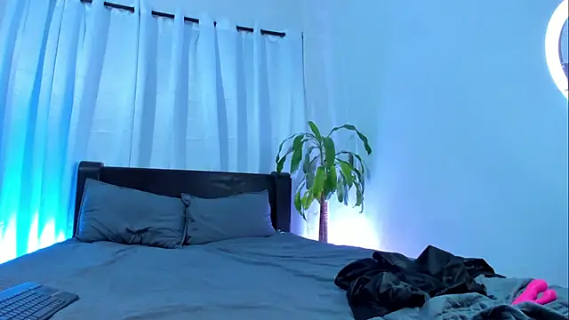 lanaa paul1 online show from December 8, 2024, 2:09 pm