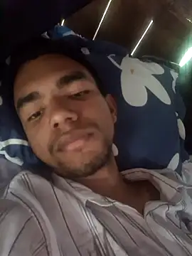 Reynold2608 online show from December 2, 2025, 7:53 pm