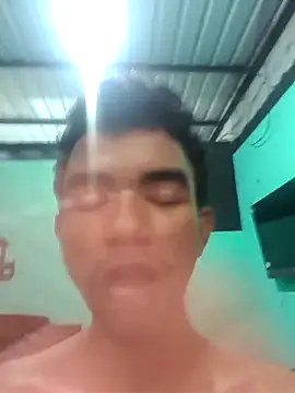 Reynold2608 online show from April 11, 2026, 4:33 pm