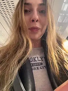 Sunny   Bunny online show from April 12, 2026, 11:04 am