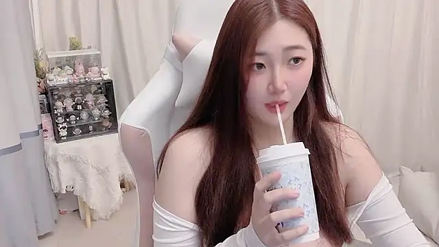 Snapshot of Stars_Elyn chatting on December 18, 2024, 11:45 am Stars Elyn online show from December 18, 2024, 11:45 am