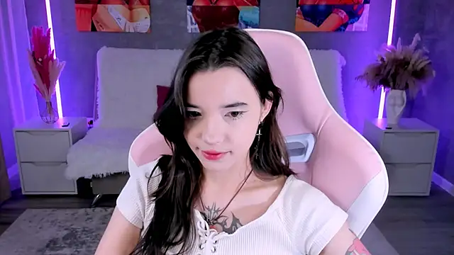 as1an girlfriend online show from May 24, 2026, 3:44 am