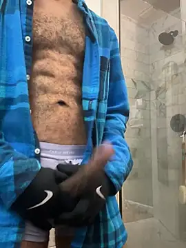 Snapshot of devinmandingo404 chatting on January 24, 2025, 9:15 pm devinmandingo404 online show from January 24, 2025, 9:15 pm