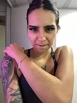 Hilary pinkk online show from January 6, 2026, 11:07 pm