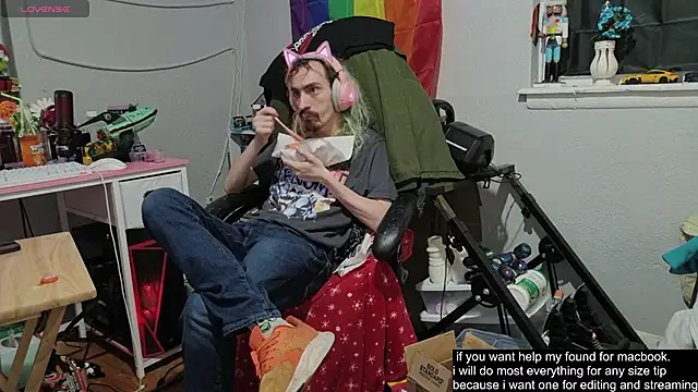 Snapshot of tallnerdyguy chatting on November 18, 2025, 3:23 am tallnerdyguy online show from November 18, 2025, 3:23 am