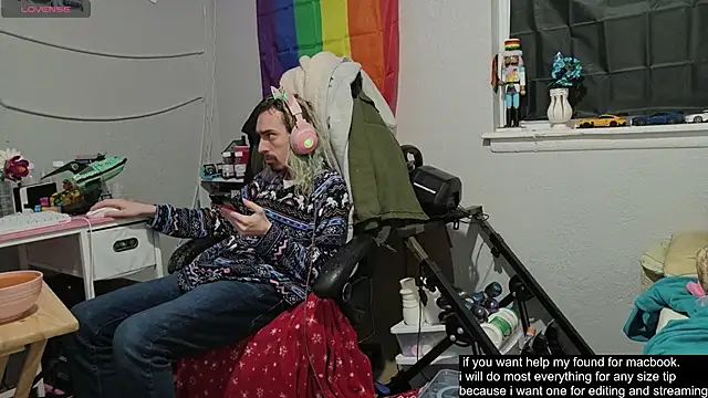 Snapshot of tallnerdyguy chatting on November 21, 2025, 3:38 am tallnerdyguy online show from November 21, 2025, 3:38 am