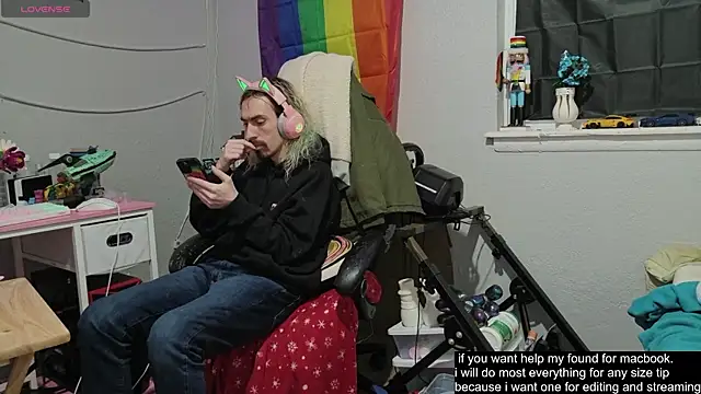 Snapshot of tallnerdyguy chatting on November 23, 2025, 4:34 am tallnerdyguy online show from November 23, 2025, 4:34 am