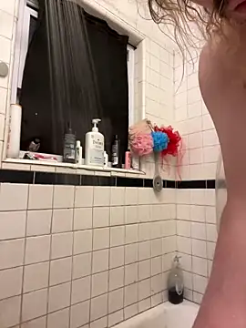 Snapshot of tallnerdyguy chatting on December 17, 2025, 11:44 pm tallnerdyguy online show from December 17, 2025, 11:44 pm