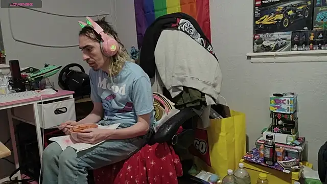 tallnerdyguy online show from April 14, 2026, 2:06 am