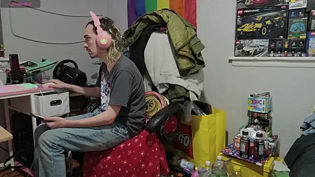 tallnerdyguy online show from April 15, 2026, 2:18 am