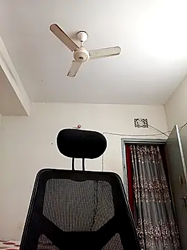 Snapshot of Tisha-01 chatting on November 5, 2025, 1:16 am Tisha-01 online show from November 5, 2025, 1:16 am