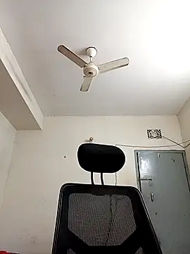 Snapshot of Tisha-01 chatting on November 27, 2025, 2:46 am Tisha-01 online show from November 27, 2025, 2:46 am