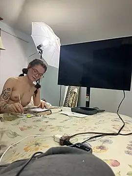 dreamteemergirl online show from March 1, 2025, 11:47 pm